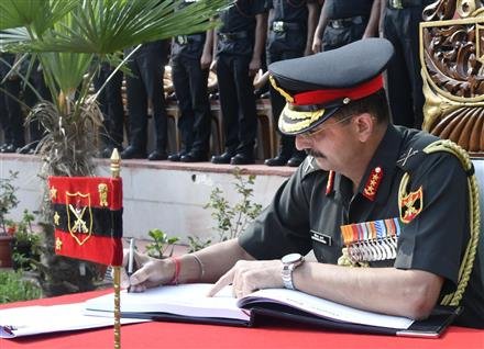 LT GEN DEVENDRA SHARMA, TAKES OVER AS THE GOC ARTRAC