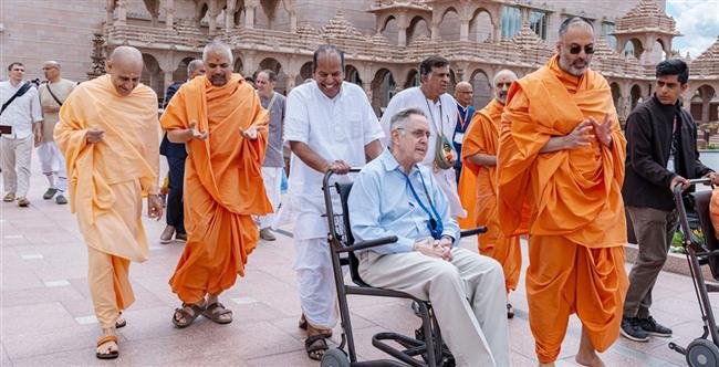 ISKCON LEADERS VISIT BAPS SWAMINARAYAN AKSHARDHAM, ROBBINSVILLE