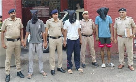 CHANDIGARH POLICE ARRESTED 3 SNATCHERS , SOLVED SNATCHING CASE