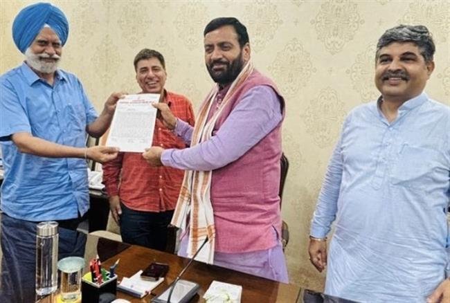 CHJU SUBMITS MEMORANDUM TO CM, DEMANDED INCREASE PENSION TO 20K