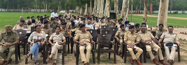 UTCA AND CHANDIGARH POLICE MEET TO DISCUSS GULLY CRICKET