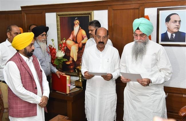 MOHINDER BHAGAT SWORN IN AS MLA IN THE PRESENCE OF CM