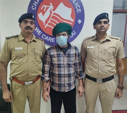 CHANDIGARH POLICE SECTOR 31 SOLVED CASE OF IMMIGRATION  CHEAT,  FERZEPORE  RESIDENT  ARRESTED