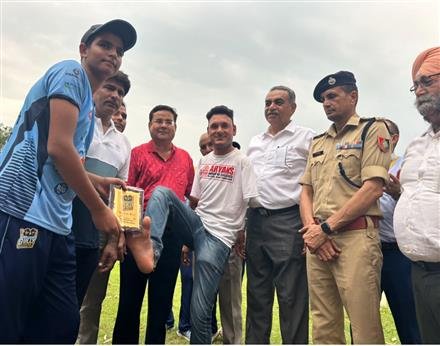 PARA CRICKETER AMIR HUSSAIN MOTIVATED PLAYERS ON THIRD DAY OF ALLANGERS GULLY CRICKET TOURNAMENT