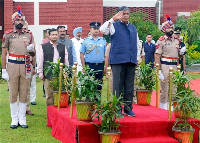 GOVERNOR-DESIGNATE  GULAB CHAND KATARIA GIVEN  WARM WELCOME AT PUNJAB RAJ BHAVAN
