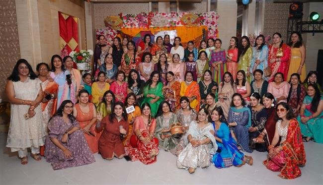 चंडीगढ़ में तीज उत्सव की धूम, मिस मंजू जट्टैन और मिसेज सांत्वना को विजेता घोषित