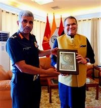 MP ARORA VISITS WESTERN COMMAND, DISCUSSES VARIOUS  ISSUES WITH GOC-IN-C