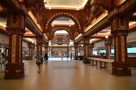 BAPS SWAMINARAYAN AKSHARDHAM IS AN AMAZING TEMPLE THAT REFLECTS THE TRADITIONAL ARCHITECTURE AND SPIRIT AND CULTURE OF HINDU RELIGION.