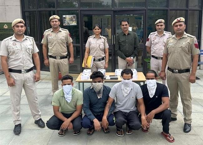 DELHI CYBER POLICE BUSTED FAKE  CALL CENTRE , FOUR AMONG TWO SIBLINGS NABBED