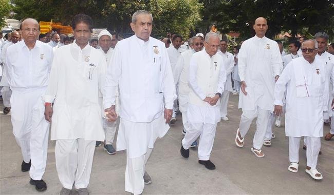 THOUSANDS TURN UP TO PAY TRIBUTE BK NIRWAIR