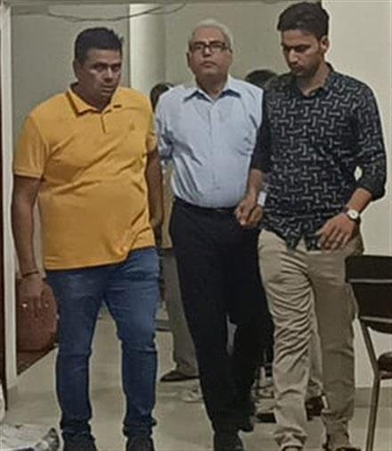 ACB BIG SUCCESS AS PANCHKULA  DEPUTY CEO  DR. RAVI VIMAL  CAUGHT   RED HANDED ACCEPTING BRIBE OF RS.  5 LACS