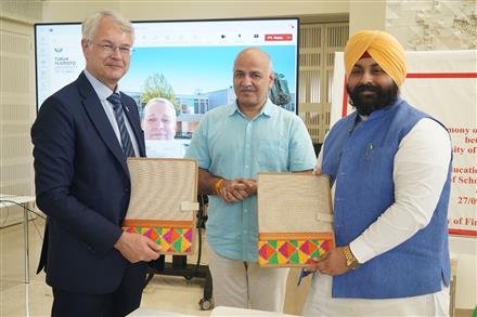 HARJOT SINGH BAINS EXCHANGE MoU WITH FINNISH AMBASSADOR FOR PRIMARY TEACHER TRAINING