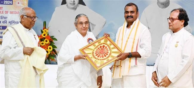 MEDIA HAS AN IMPORTANT ROLE TO PLAY IN BUILDING A DEVELOPED INDIA: DR MURUGAN