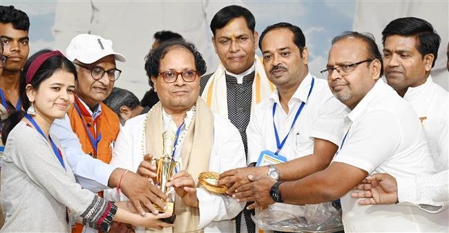 MEDIA CONFERENCE WINS HEARTS OF HUNDREDS