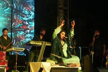 RENOWNED SINGERS SULTANA NOORAN, MANNAT NOOR, PREET HARPAL ETC PERFORMED IN ARYANS