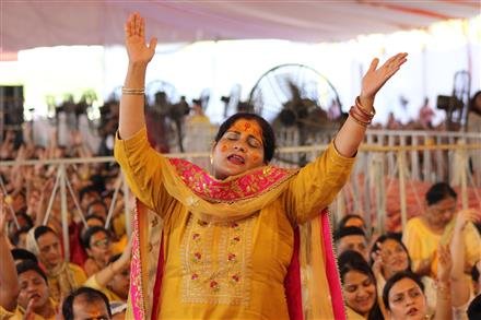 WE SHOULD OPENLY DONATE DEVOTION AND KNOWLEDGE: INDRESH MAHARAJ