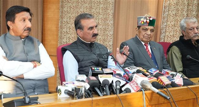 मुख्यमंत्री ने कर्मचारियों और पेंशनरों को चार प्रतिशत मंहगाई भत्ता देने की घोषणा की