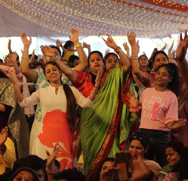 BAGESHWAR SARKAR FORCED THE ALLOWANCES TO DANCE BY SINGING RADHA RAS