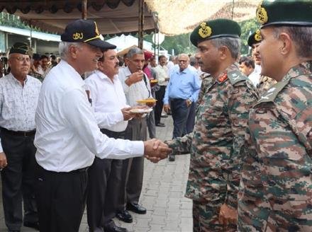 WESTERN COMMAND ARMY COMMANDER FELICITATES THE REAL HEROES IN VETERANS' OUTREACH PROGRAMME AT JAMMU