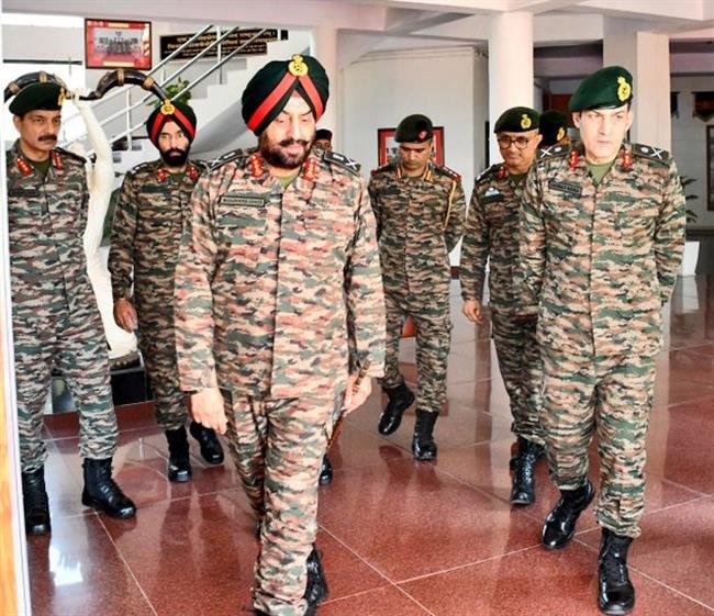 LT GEN MANJINDER SINGH VISITS GANDIV DIVISION