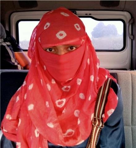 DELHI POLICE NABBED FEMALE ASSOCOITE OF DESPRATE GANGSTER OF DELHI NCR  NEAR INDO  NEPAL BORDER