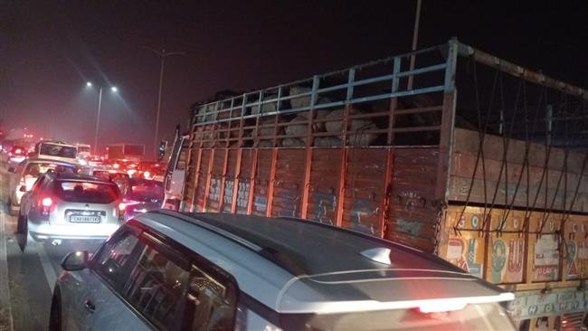 दप्पर टोल प्लाजा पर भारी टोल चुकाने के बावजूद राष्ट्रीय राजमार्ग पर रोजाना लगता है जाम, राहगीर होते हैं परेशान