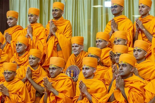 37 WELL EDUCATED YOUTH GET BHAGWATI DIKSHA AT GONDAL