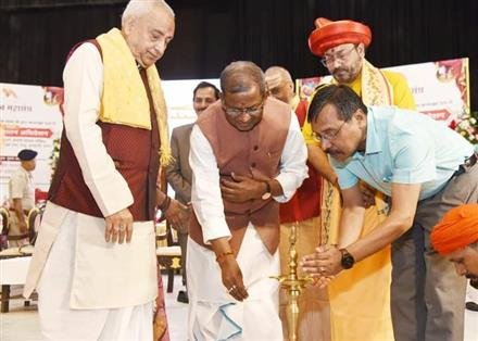 BHARAT FOSTERING BROTHERHOOD AMONG DIFFERENT NATIONS