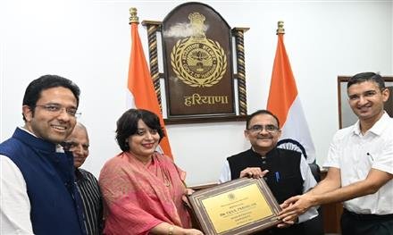 हरियाणा आईएएस ऑफिसर्स एसोसिएशन ने मुख्य सचिव डॉ. टीवीएसएन प्रसाद को विदाई देने के लिए समारोह का किया आयोजन