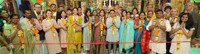 DIPLOMATS DELIGHTED BY ANNAKUT DARSHAN