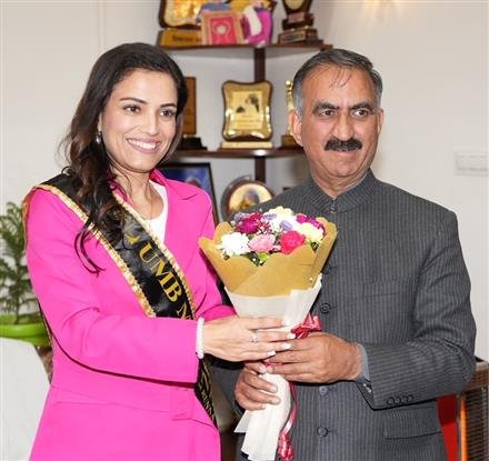 यूएमबी मिसेज इंडिया की प्रथम रनर-अप अक्षिता शर्मा ने मुख्यमंत्री से भेंट की