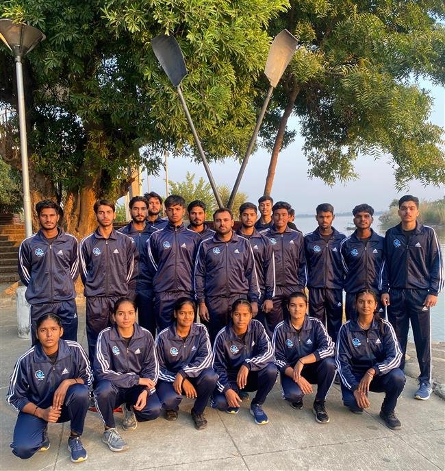25MEMBERS STRONG BOYS AND GIRLS ROWING TEAMS LEFT FOR PUNE TO PARTICIPATE  JUNIOR NATIONAL