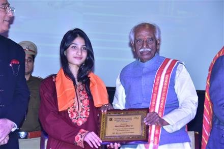 KASHMIR IS CROWN OF COUNTRY, SYMBOL OF PEACE: GOVERNOR