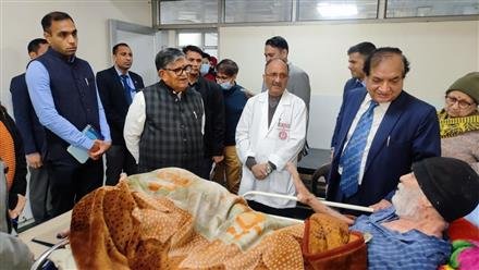 UT ADMININISTRATOR KATARIA   CONDUCTED  SURPRISE VISIT TO GOVT MEDICAL COLLEGE HOSPITALS IN SECTOR 32
