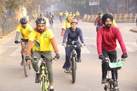 ACTOR GUL PANAG, BOXER SAWEETY BOORA URGES FOR ROAD SAFETY; LEAD NATIONWIDE ‘FIT INDIA SUNDAYS ON CYCLE’