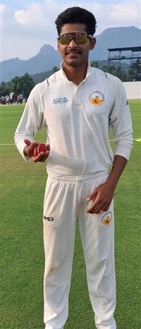 RANJI’S SECOND SESSION BEGINS: UT BOYS WRAPS HOST TN FOR 301 AS VISHU CLINCHES FIVE