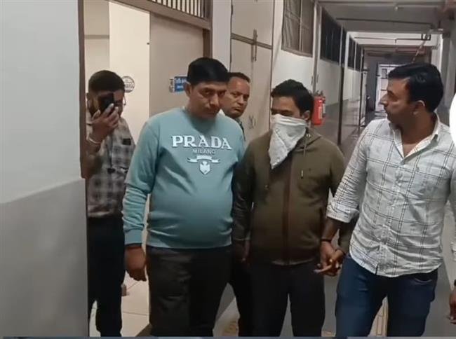 HISAR ACB TEAM CAUGHT RED HANDED HEAD CLERK OF STATE TRANSPORT DEPTT. ACCEPTING BRIBE OF RS. 20 THOUSANDS