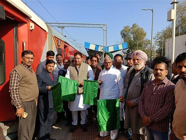 TRAIN FOR PRAYAGRAJ FLAGGED OF AT SRIGANGANAGAR