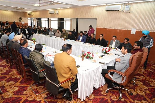 DEPUTY COMMISSIONER REVIEWS DEVELOPMENT INITIATIVES FOR SECTOR-26 MANDI.