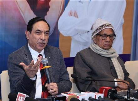 TAVR IS AN EFFECTIVE AND SAFE ALTERNATIVE TO SURGICAL AORTIC VALVE REPLACEMENT IN ELDERLY PEOPLE