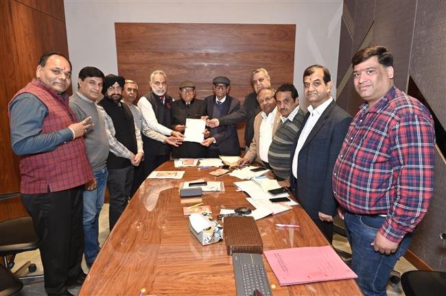 CHANDIGARH VYAPAR MANDAL ELECTIONS: RENOWNED SOCIAL WORKER AND SENIOR TRADE LEADER SANJEEV CHADHA FILES NOMINATION