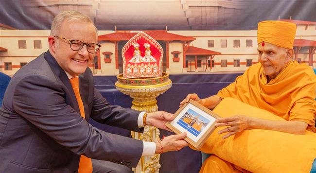 AUSTRALIA PM ANTHONY ALBANESE WELCOMES MAHANT SWAMI MAHARAJ