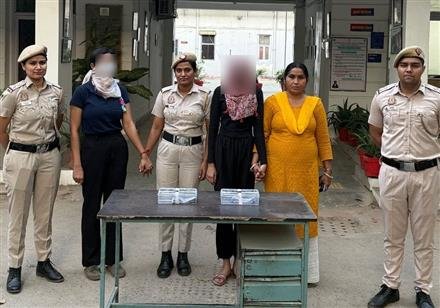 DELHI POLICE NABS  TWO GIRLS WITH COUNTERFEIT CURRENCY CIRCULATING  IN MATKET