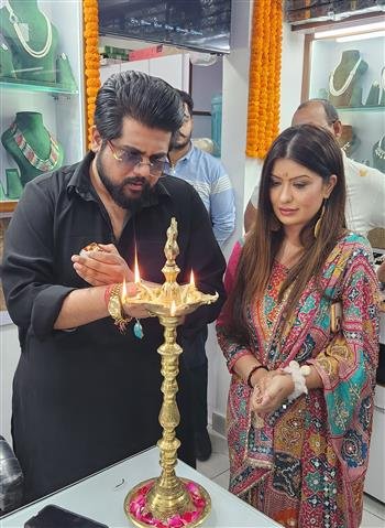 CELEBRITY ASTROLOGER P SHILPAA DHAAR UNVEILS ‘HYDERABADI PEARLS AND JEWELLERS’ IN ZIRAKPUR