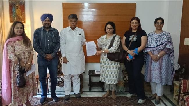 DEMOLITION OF ROCK GARDEN WALL: : ENVIRONMENTALISTS MEETS MP MANISH TIWARI