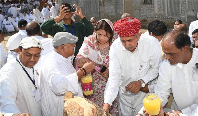 THOUSANDS BID A TEARFUL ADIEU TO DADI RATAN MOHINI