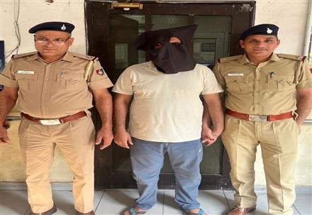 CHANDIGARH POLICE CYBER CELL  DUPING CHANDIGARHIAN  3.66 CRORES ON INVESTMENTS IN SHARMENT, BROUGHT ON PRODUCTION WARRANT FROM DELHI