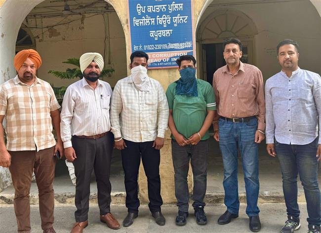 VIGILANCE  UNEARTHS SCAM   ISSUING FAKE DOPE TEST REPORTS ,  ARRESTS TWO EMPLOYEES OF CIVIL HOSPITAL FOR TAKING RS 10000