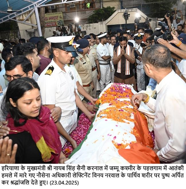 LIEUTENANT VINAY NARWAL CREMATED WITH FULL MILITARY HONOURS AMID CHANTS OF ‘BHARAT MATA KI JAI’, CM NAYAB SINGH SAINI PAYS TRIBUTE