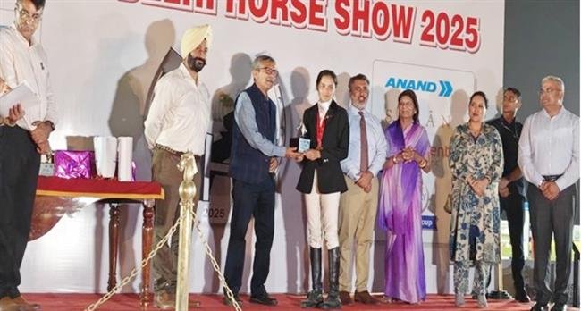 ARMY KID ZARA SWITTENS BRINGS LAURELS